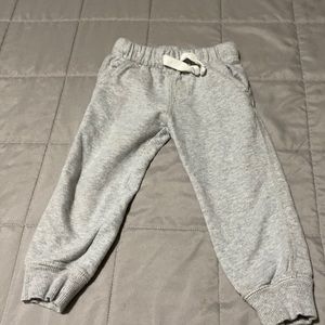 Boys Old Navy gray sweatpants.